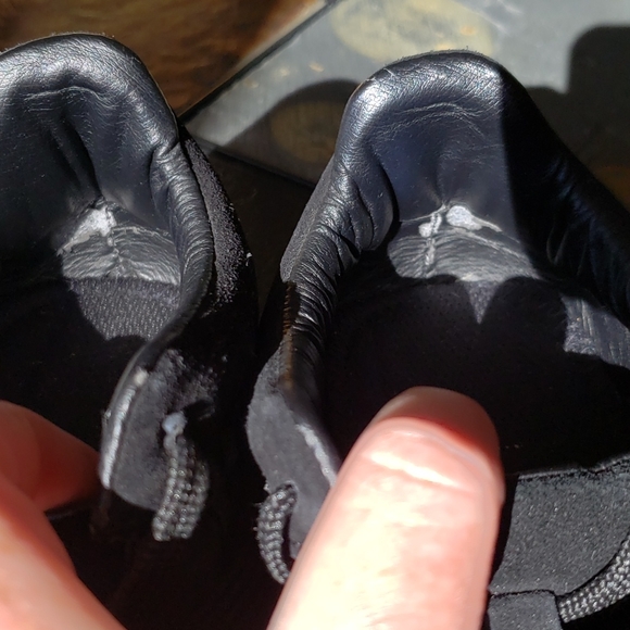 Rainbow sole running sneakers. Size 7 - Picture 10 of 10